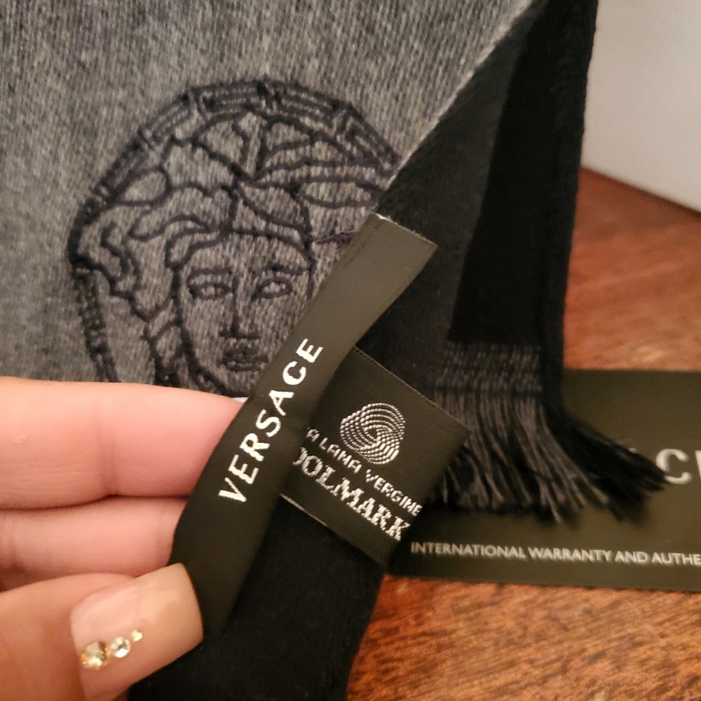 Versace Black and Gray Scarf - Picture 4 of 10